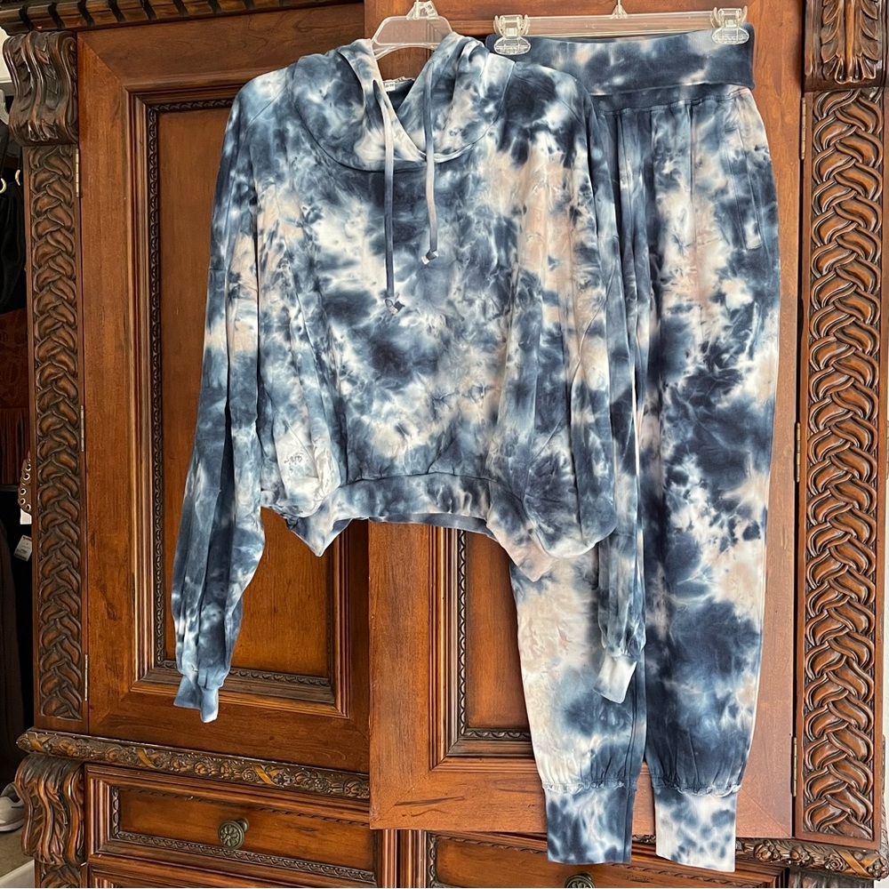 NWT YF&B Young Fabulous & Broke Hoodie Joggers Tie Dye Set